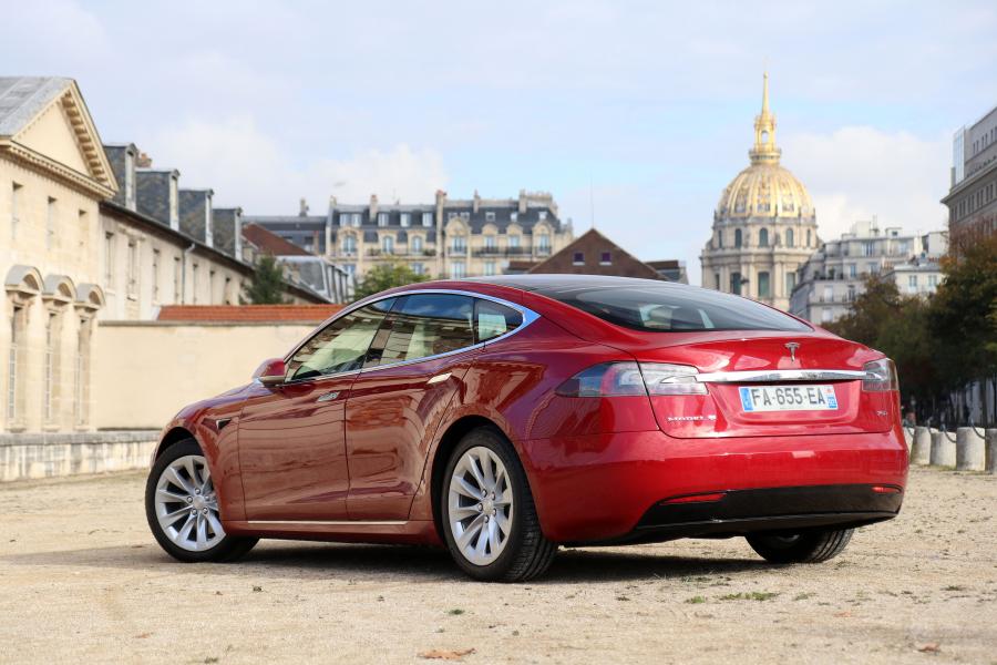  Tesla Model S 75D 2016 года  (WW) (фото 8 из 15)